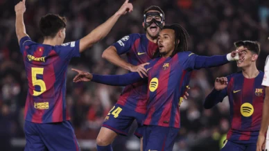 Koundé brilha, e Barcelona vence Frankfurt de virada na Champions League
