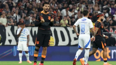 Hugo brilha contra Cruzeiro, e Corinthians é finalista da Copa do Brasil