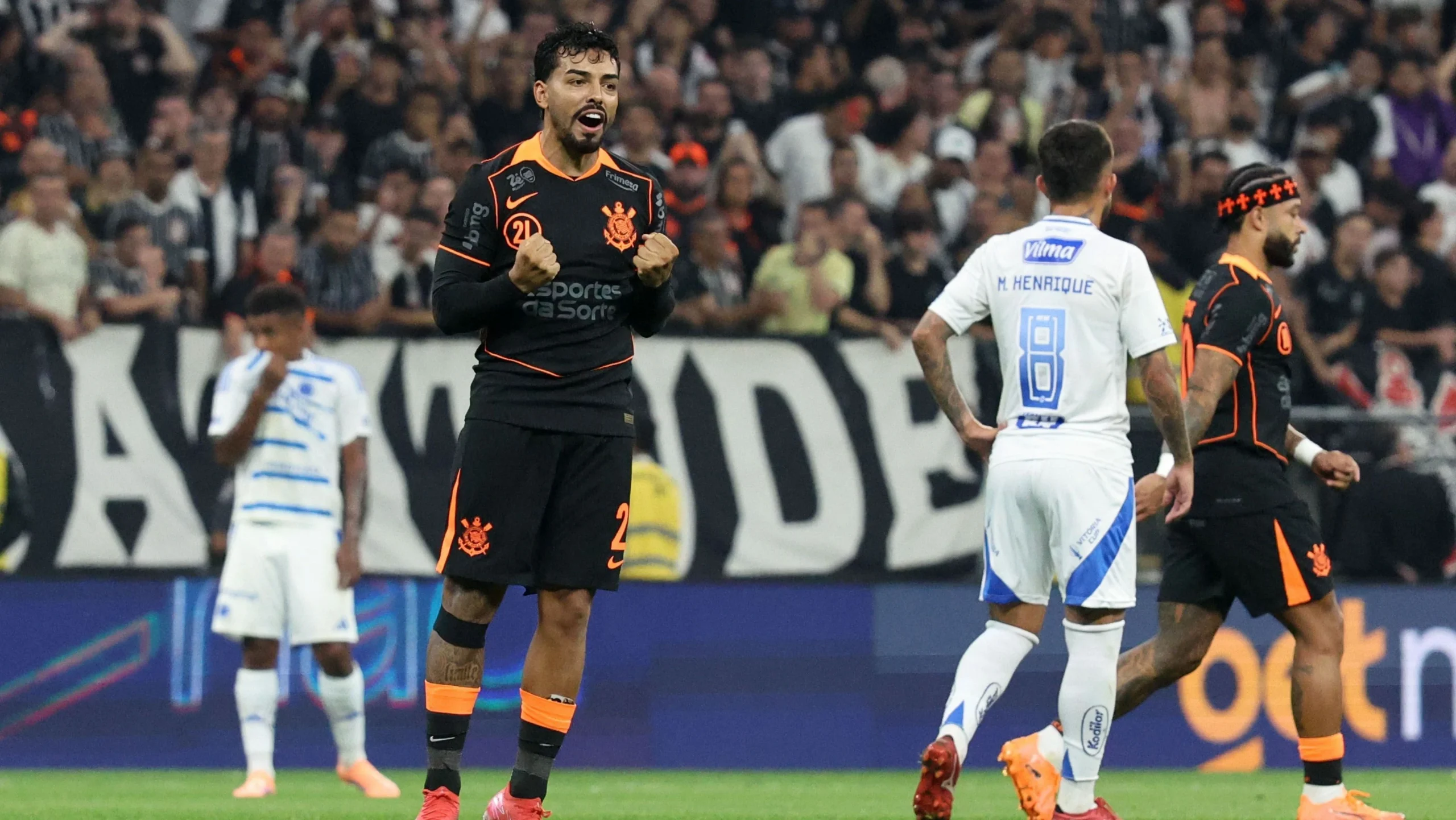 Hugo brilha contra Cruzeiro, e Corinthians é finalista da Copa do Brasil