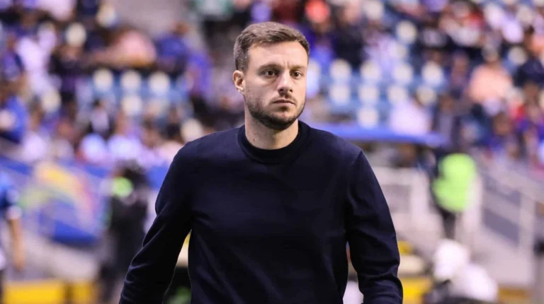 Botafogo negocia com Martín Anselmi, ex-técnico do Porto