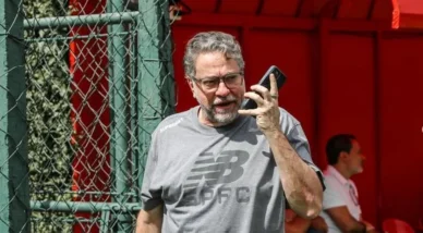 Polícia investiga valor milionário recebido por Julio Casares