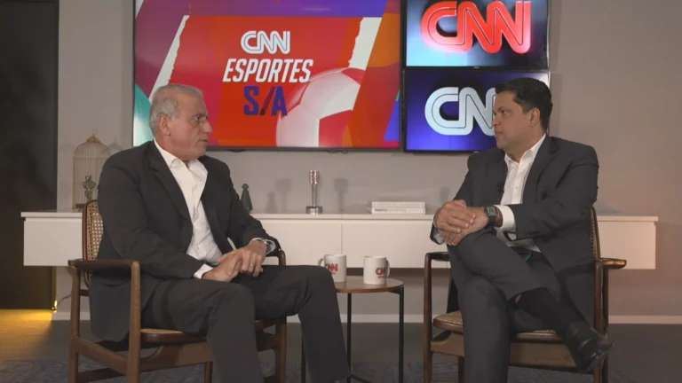 Empresário elogia modernização no Brasil, mas pede cautela com salários