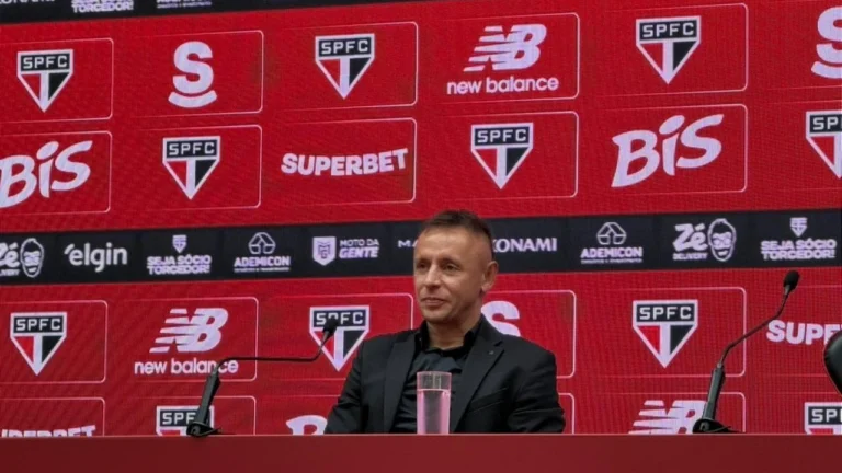 “É impossível substituir Muricy”, diz Rafinha em apresentação no São Paulo