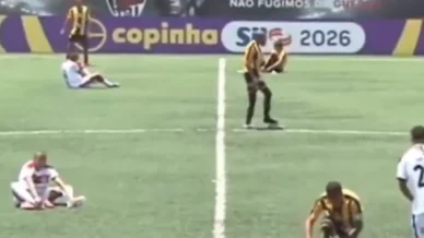 Jogo da Copinha é pausado por gramado sintético 