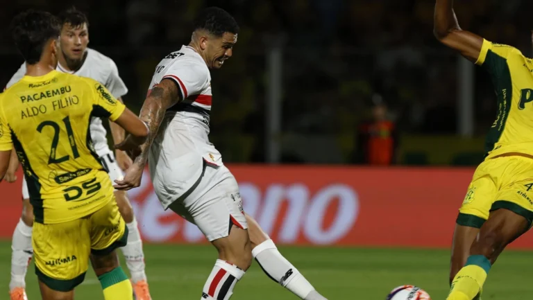 São Paulo é atropelado pelo Mirassol em estreia no Paulistão