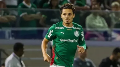 Raphael Veiga vai sair do Palmeiras? Entenda possível negociação do meia