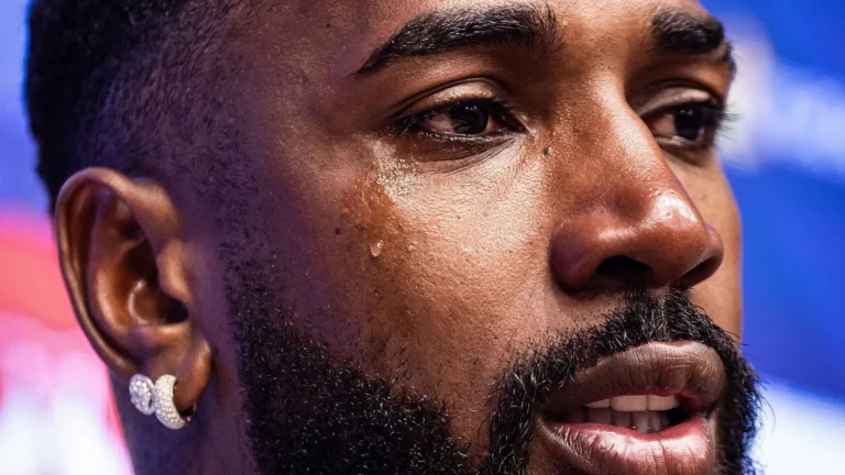 Gerson chora em apresentação no Cruzeiro ao falar da relação com seu pai