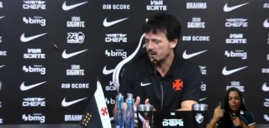 Barata rouba a cena em coletiva de Fernando Diniz no Vasco; veja