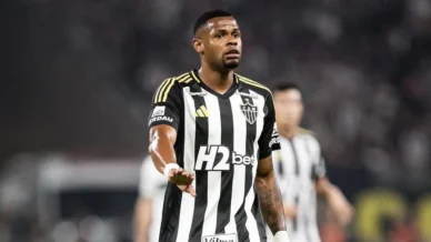 Na mira do Corinthians, Júnior Santos se pronuncia nas redes