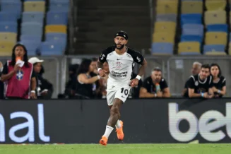 Palmeirense provoca Memphis na Bahia, e astro do Corinthians reage