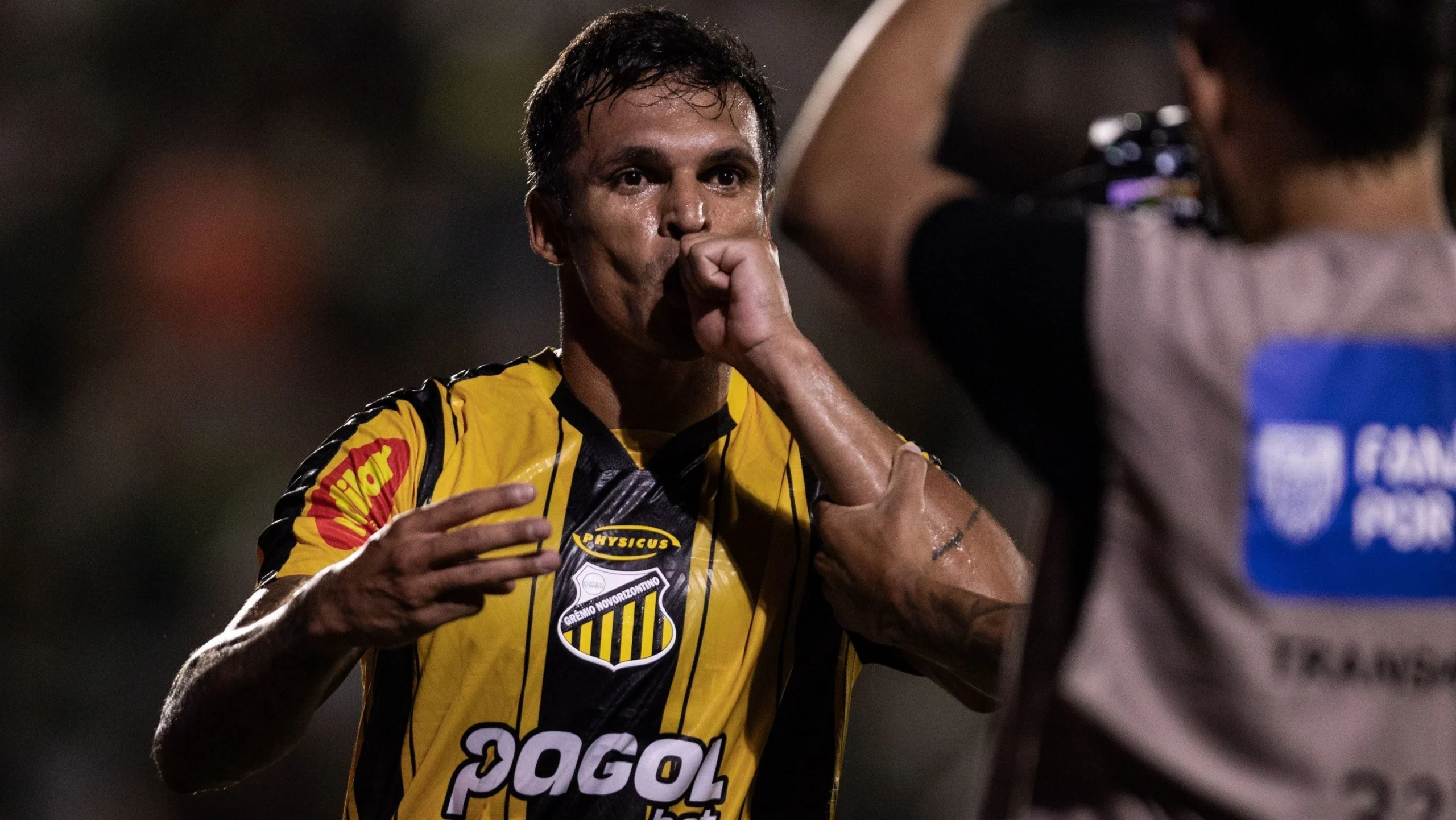 Com hat-trick de Robson, Palmeiras é goleado pelo Novorizontino no Paulista