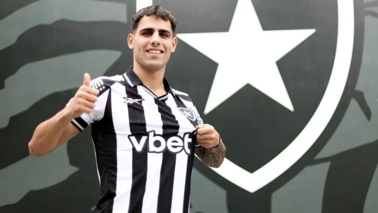 Botafogo anuncia a contratação do uruguaio Lucas Villalba