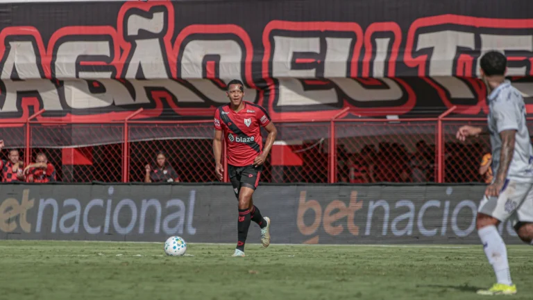 Árbitro “esquece” de expulsar jogador em partida da Copa do Brasil; entenda