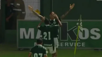 Goiás vence clássico contra Vila Nova e assume liderança do Goiano