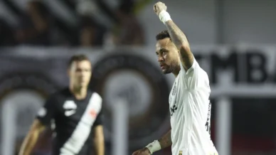 Neymar faz golaço de cavadinha em Santos x Vasco; veja