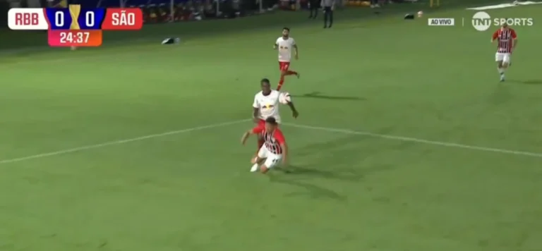 São Paulo reclama de pênalti contra o Bragantino; veja lance