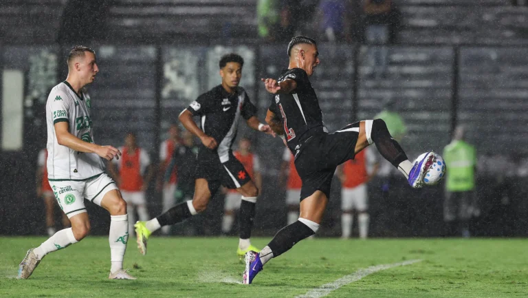 Vasco vacila, leva empate da Chapecoense e segue sem vencer no Brasileirão