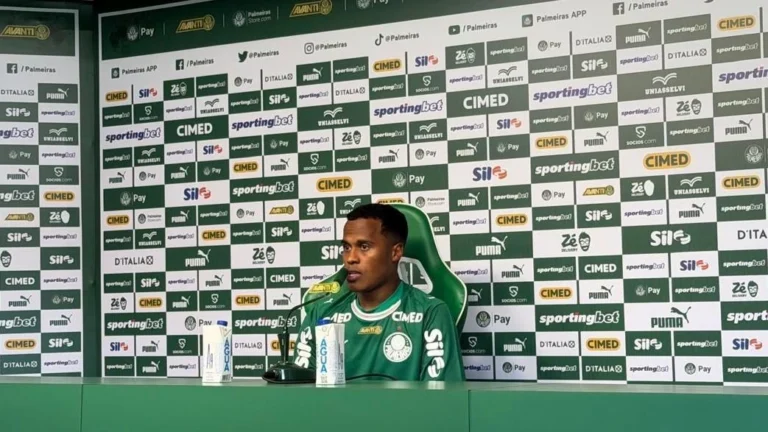No Palmeiras, Arias comenta gramado e pede condições ideais para o futebol