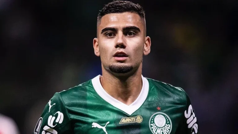 Andreas Pereira justifica gesto em pênalti polêmico : “Muita lama”