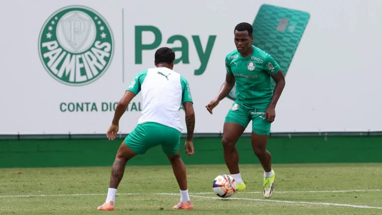 Arias treina com elenco do Palmeiras e vira opção para semi do Paulistão