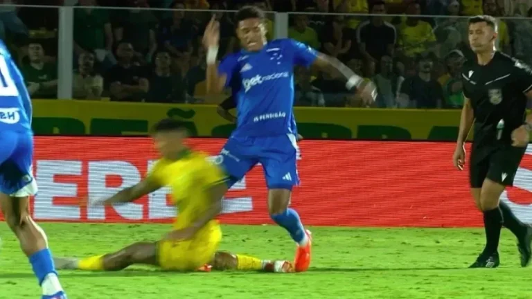 CBF divulga análise do lance de Kenji, do Cruzeiro: “Quebrou a perna”