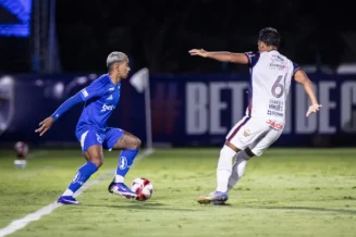 Com gol no lance final, Cruzeiro vence Betim e ganha fôlego no Mineiro