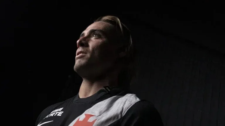 Vasco corre contra o tempo e consegue inscrever atacante argentino