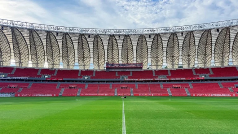 Internacional x Chapecoense: escalações e onde assistir ao Brasileirão