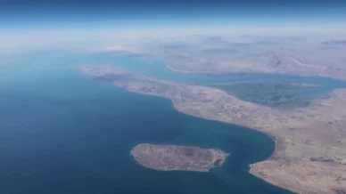 Ormuz será completamente fechado se EUA atacarem bases de energia, diz Irã