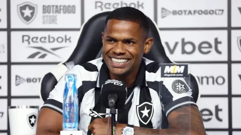 Júnior Santos abre o jogo ao projetar retorno ao Botafogo