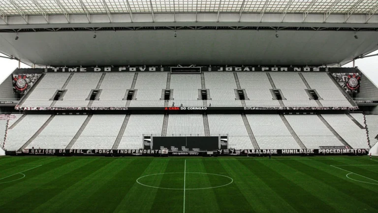 Neo Química Arena inicia instalação do impedimento semiautomático