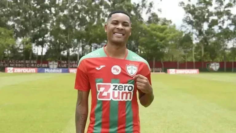 Destaque da Portuguesa, lateral chega ao Rio para assinar com o Botafogo