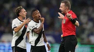 Cruzeiro x Vasco: Barros marca dois gols e é expulso em cinco minutos; veja