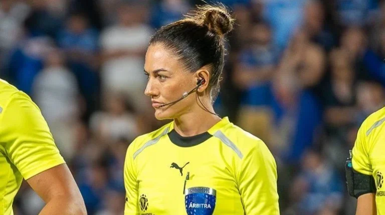 Daiane Muniz anula gol por toque de mão e ex-árbitra dispara: “Não deveria”