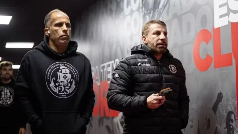 Polícia usa gás de pimenta em confusão com presidente do Vasco no Mineirão