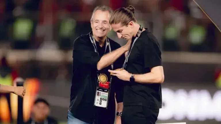 Flamengo enviará medalhas de campeão carioca a Filipe Luís