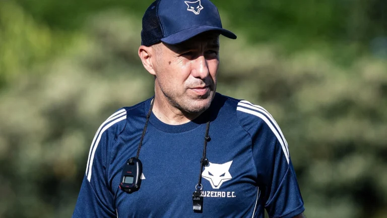 Alvo do Flamengo, relembre a passagem de Leonardo Jardim no Brasil