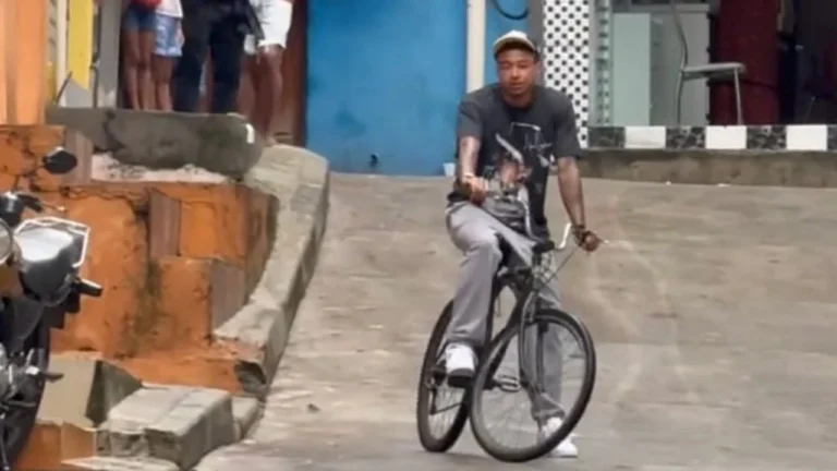 Reforço do Corinthians, Lingard filma vídeo de apresentação em Heliópolis