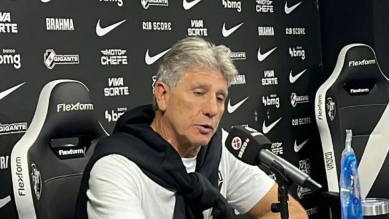 Renato rebate auxiliar do Palmeiras e diz que São Januário tem “bom campo”