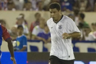 Corinthians relembra estreia de Ronaldo pelo clube: 