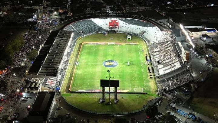 Vasco x Palmeiras: escalações e onde assistir ao jogo do Brasileirão