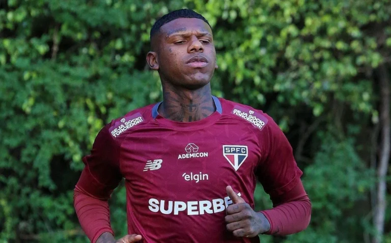 São Paulo: Situação com Arboleda segue sem desfecho e clube dá novo prazo