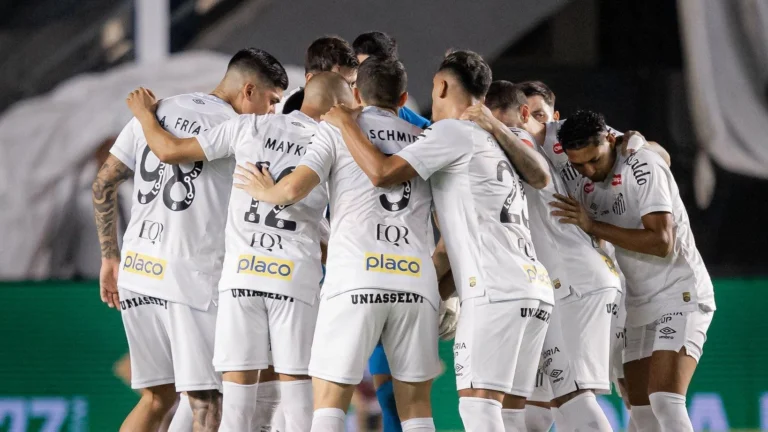 Santos atrasa pagamentos dos jogadores, e elenco cobra diretoria; entenda