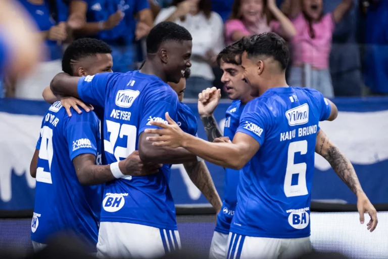 Cruzeiro vence RB Bragantino de virada, mas não deixa Z-4 do Brasileirão