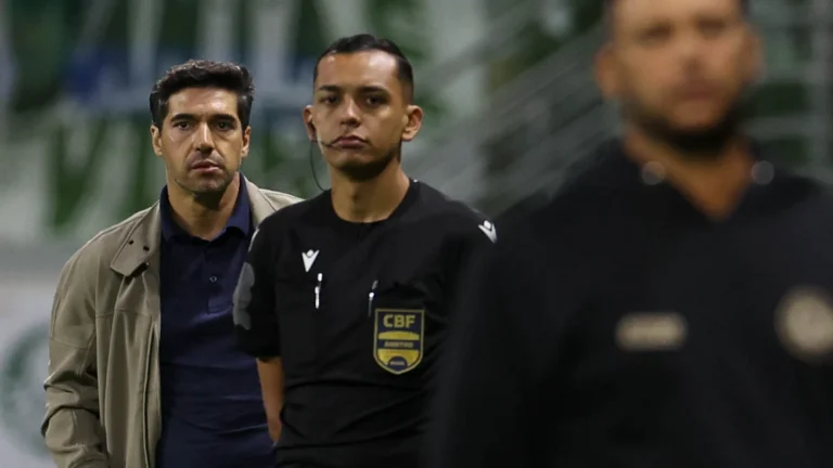 “No futebol brasileiro se pode ser tudo, menos Abel”, diz técnico do Palmeiras