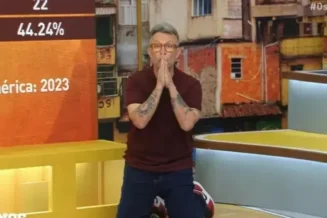 Neto se ajoelha e faz oração para Diniz, novo técnico do Corinthians