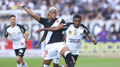Contra o Vasco, André é expulso por entrada violenta; veja lance