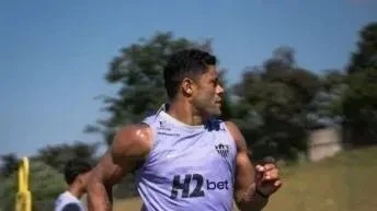 Em negociação com o Flu, Hulk participa de treino com grupo do Atlético
