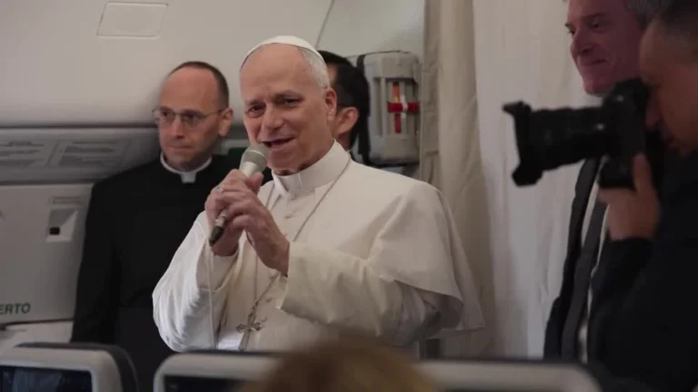 Papa diz que mundo precisa de mensagem de paz após nova crítica de Trump