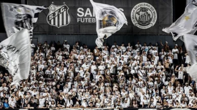 Torcedores organizados do Santos conversam com Cuca e jogadores no CT